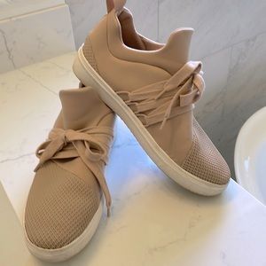 Steve Madden 8 women’s buff pink sneakers